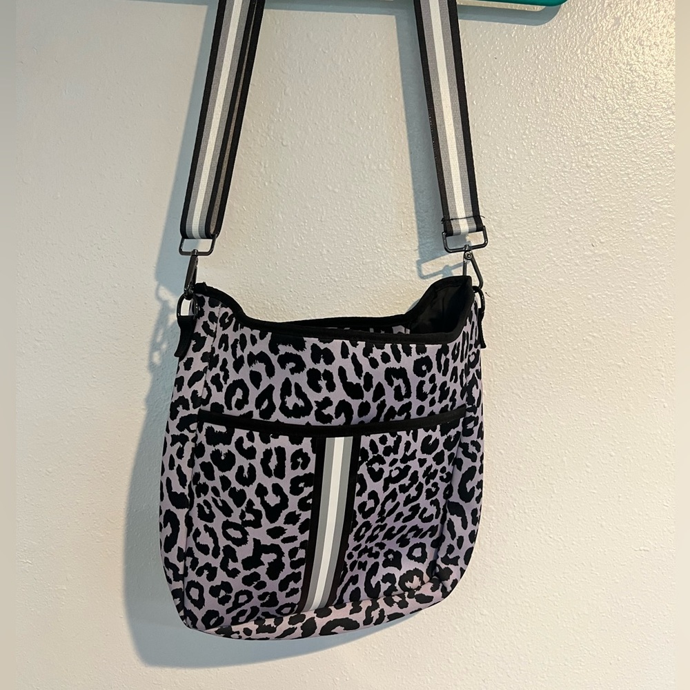 NWOT Womans Leopard Print shoulder bag